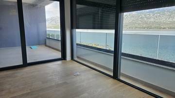 Thumbnail von Moderne Penthouses im obersten Stockwerk mit Dachterrasse und Pool direkt am Meer