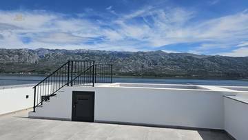 Thumbnail von Moderne Penthouses im obersten Stockwerk mit Dachterrasse und Pool direkt am Meer