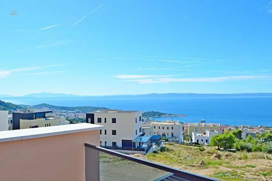 Moderne Neubau-Doppelhaushälften mit Pool und Meerblick