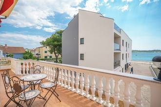 Thumbnail von Appartementhaus mit 5 Wohnungen nahe dem Meer