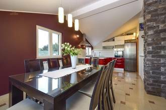 Thumbnail von Haus mit drei Appartements und Swimmingpool