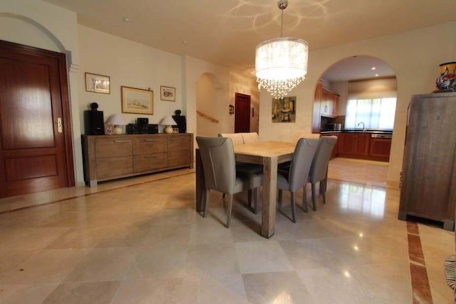 Thumbnail von Luxus-Villa in Atalaya R2775557