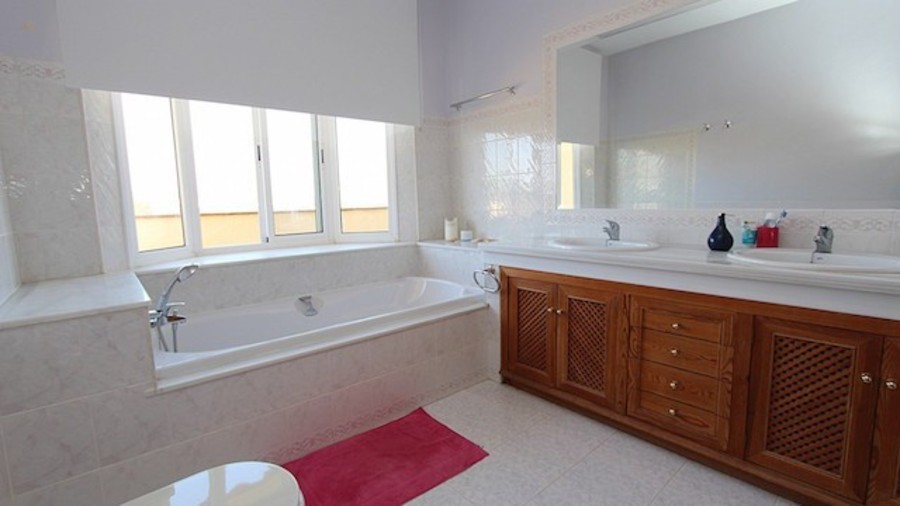 Thumbnail von Luxus-Villa in Atalaya R2775557