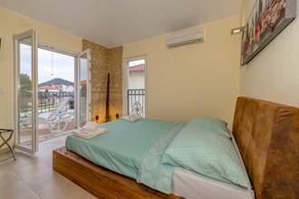 Thumbnail von Mediterranes Haus direkt am Meeresufer