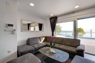 Thumbnail von Moderne Doppelhaushälfte mit Swimmingpool und Meerblick