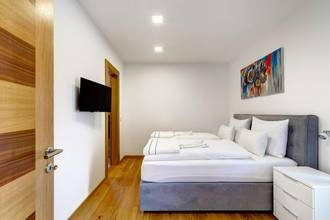 Thumbnail von Moderne Doppelhaushälfte mit Swimmingpool und Meerblick