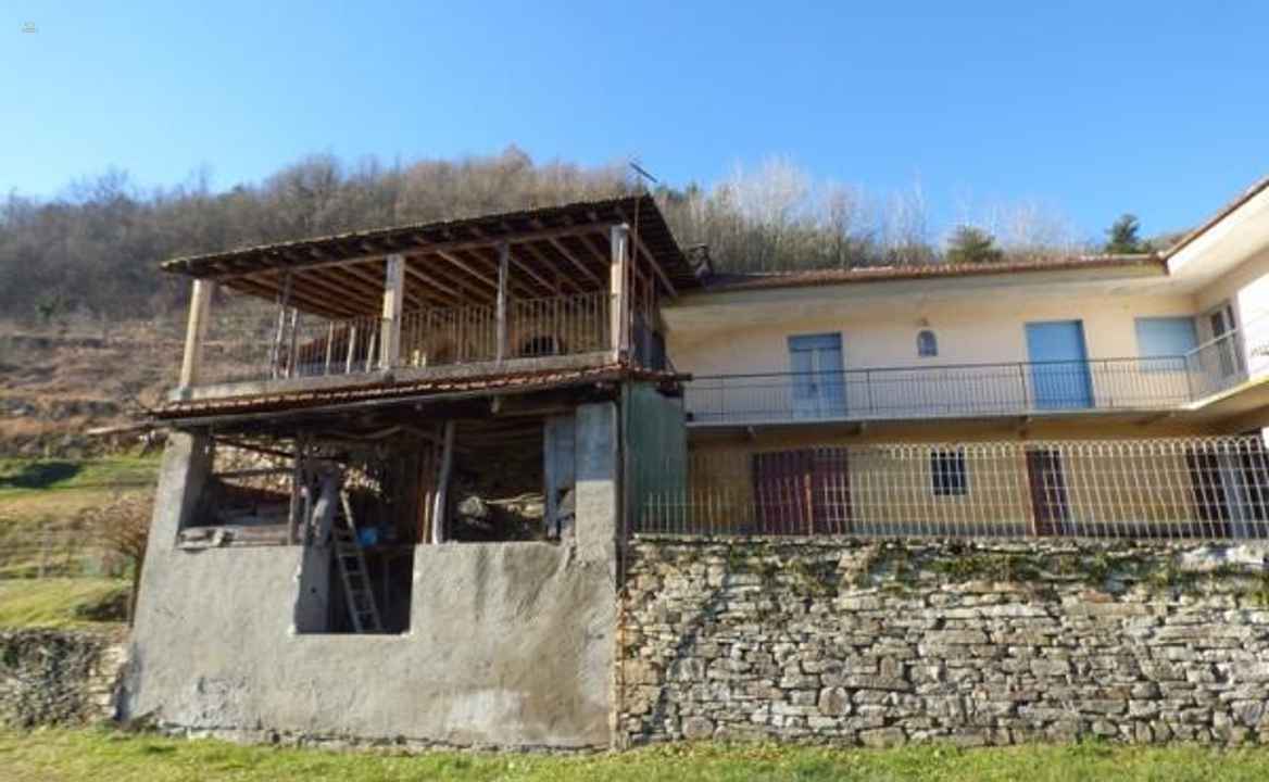 Immogold atavistisches Natursteingebäude mit ca. 60.000 m² Grund