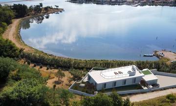 Thumbnail von Moderne Luxusvilla in der ersten Reihe zum Meer