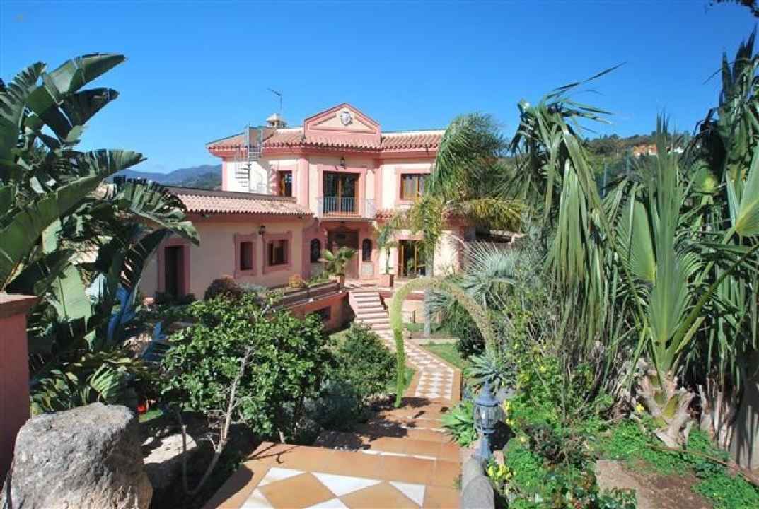 Luxus-Villa in Estepona R2866658