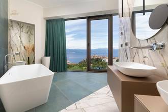 Thumbnail von Luxuriöse Villa mit Swimmingpool und Panorama-Meerblick