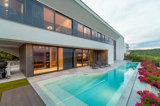 Thumbnail von Luxuriöse Villa mit Swimmingpool und Panorama-Meerblick