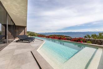 Thumbnail von Luxuriöse Villa mit Swimmingpool und Panorama-Meerblick