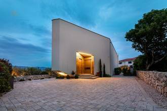 Thumbnail von Luxuriöse Villa mit Swimmingpool und Panorama-Meerblick