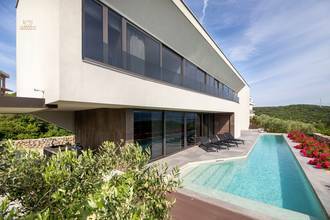 Thumbnail von Luxuriöse Villa mit Swimmingpool und Panorama-Meerblick