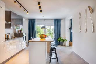 Thumbnail von Moderne Villa mit Pool und Panorama-Meerblick