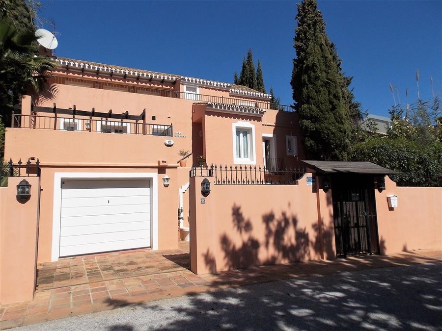 Luxus-Villa in Sierra Blanca R2871818