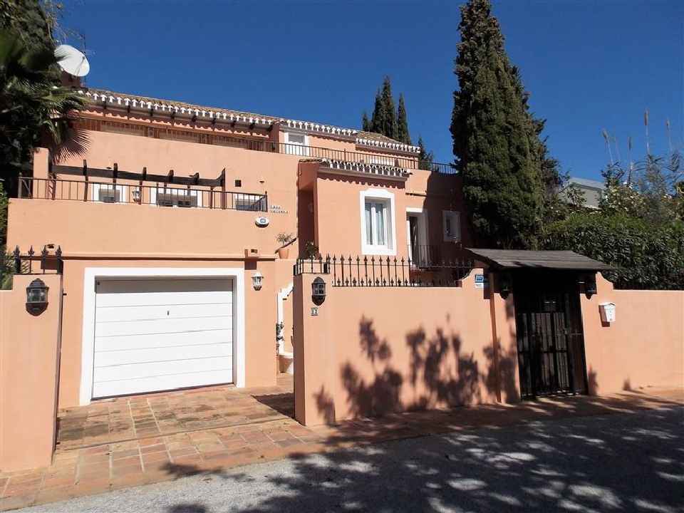 Luxus-Villa in Sierra Blanca R2871818
