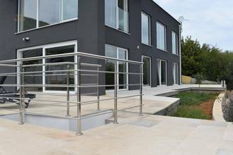 Thumbnail von Moderne Villa mit Swimmingpool und Panorama-Meerblick