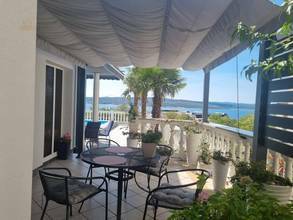 Thumbnail von Haus mit Swimmingpool und schönem Meerblick