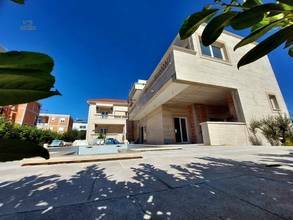 Thumbnail von Imposante Villa mit Panorama-Meerblick und Swimmingpool