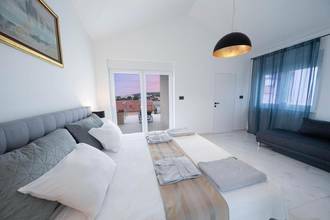 Thumbnail von Neue Villa im mediterranen Stil mit Swimminpool