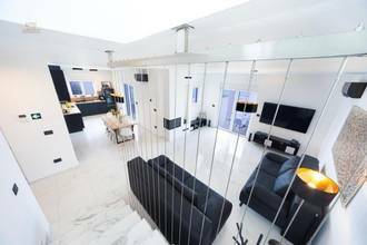 Thumbnail von Neue Villa im mediterranen Stil mit Swimminpool