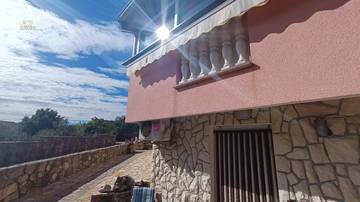 Thumbnail von Haus mit zwei Appartements in ruhiger Lage mit Meerblick, Karinsko More