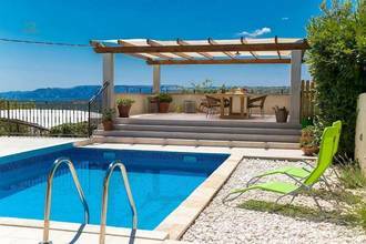 Thumbnail von Haus mit Swimmingpool in ruhiger Umgebung