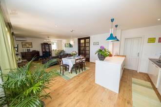 Thumbnail von Haus mit Swimmingpool in ruhiger Umgebung