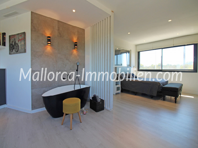 Thumbnail von MODERNES ARCHITEKTENHAUS IN VILLENLAGE MIT BLICK BIS ZUR PLAYA DE PALMA