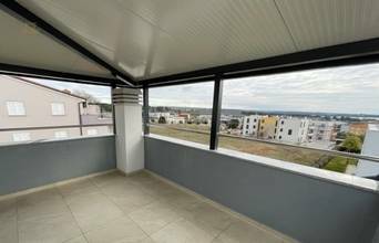 Thumbnail von Modernes Reihenhaus mit Dachterrasse und Meerblick