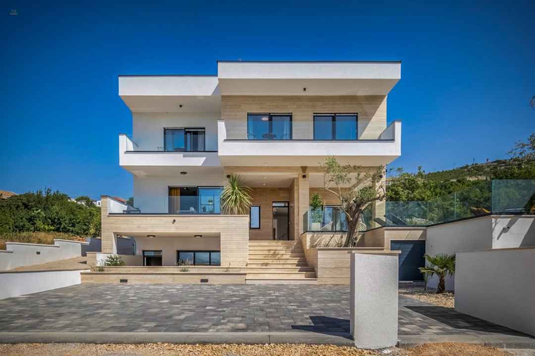 Moderne Luxusvilla nahe dem Meer