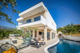 Thumbnail von Moderne Luxusvilla nahe dem Meer