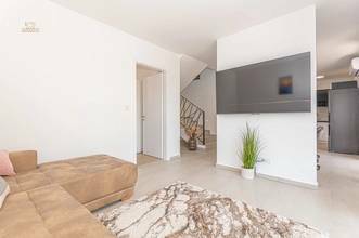 Thumbnail von Doppelhaushälfte mit Pool und Garten