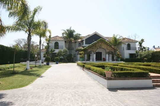Luxus-Villa in El Paraiso R2684408 