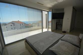 Thumbnail von Moderne Villa mit Swimmingpool und Meerblick