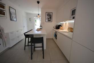 Thumbnail von Wohnung mit Garten, Swimmingpool und Blick auf das Meer