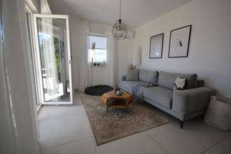 Thumbnail von Wohnung mit Garten, Swimmingpool und Blick auf das Meer