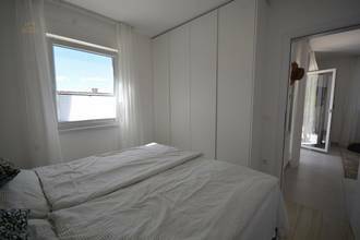 Thumbnail von Wohnung mit Garten, Swimmingpool und Blick auf das Meer