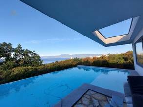 Thumbnail von Villa mit Infinity-Pool und Meerblick, Kostrena, Rijeka