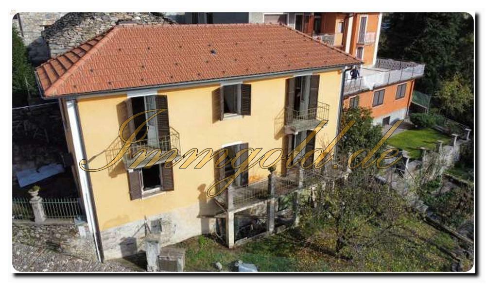 Immogold Bedeutsames Dorfhaus zum renovieren in ruhiger Lage, sonnig und blick ins Grüne