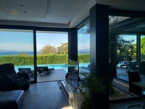 Thumbnail von Moderne Luxusvilla mit Pool und Meerblick