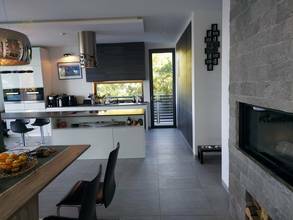 Thumbnail von Moderne Luxusvilla mit Pool und Meerblick