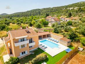 Thumbnail von Haus mit Swimmingpool und Meerblick, Insel Pasman