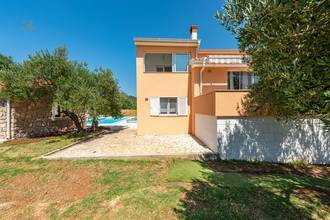 Thumbnail von Haus mit Swimmingpool und Meerblick, Insel Pasman