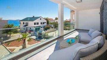 Thumbnail von Luxuriöse Villa mit Swimmingpool auf der Dachterrasse