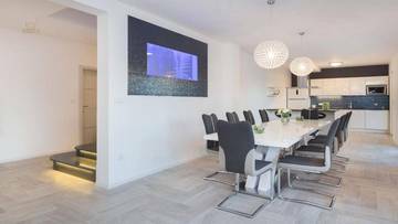 Thumbnail von Luxuriöse Villa mit Swimmingpool auf der Dachterrasse