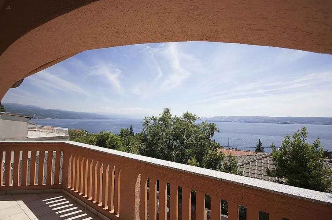 Haus mit Pool und zwei Appartements