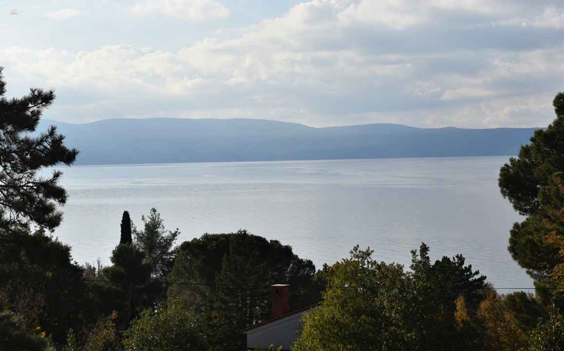 Moderne Villa / Doppelhaushälfte mit Pool und Meerblick