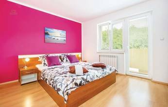 Thumbnail von Geräumiges Haus mit Swimmingpool und Meerblick in ruhiger Lage